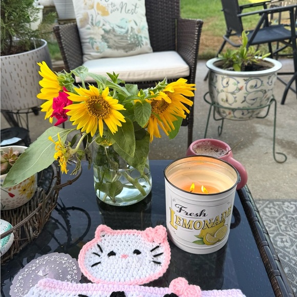 Hello Kitty Crochet Mug Cozy and Coaster Set – Handmade Cute Pastel Gift - Picture 6 of 7